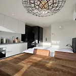Stylish In The Heart Of Center דירה *