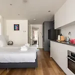 דירה Stylish In The Heart Of Center ברדה