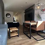 3 Stylish In The Heart Of Center