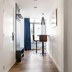 3 Stylish In The Heart Of Center Lägenhet