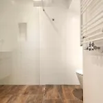 3 Stylish In The Heart Of Center Apartament *
