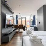 3 Stylish In The Heart Of Center *