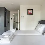3 Stylish In The Heart Of Center Apartament *
