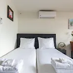 3 Stylish In The Heart Of Center