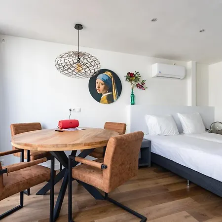 Stylish In The Heart Of Center