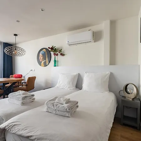 3 Stylish In The Heart Of Center Appartamento