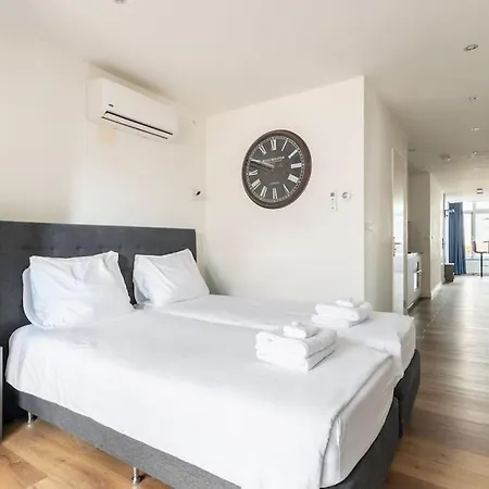 Stylish In The Heart Of Center Apartment