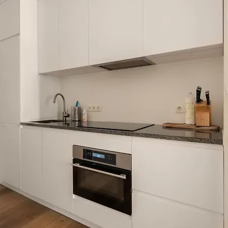 Stylish In The Heart Of Center * Μπρέντα