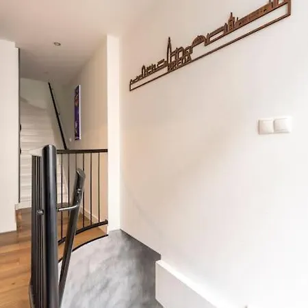 Stylish In The Heart Of Center Apartman