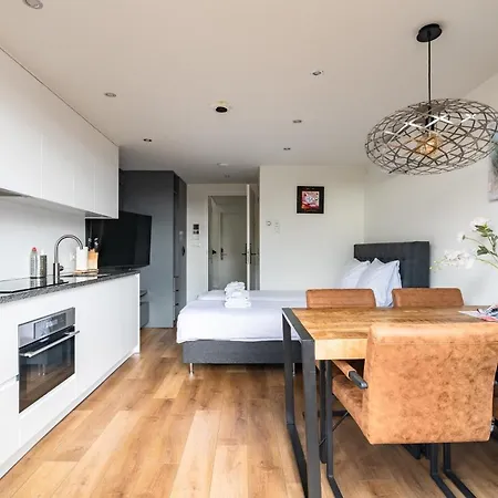 Stylish In The Heart Of Center *