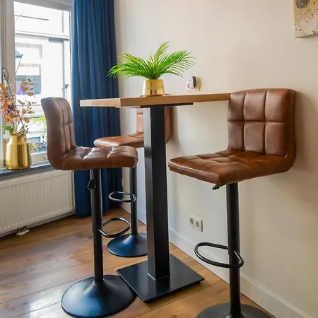 3 Stylish In The Heart Of Center Appartamento