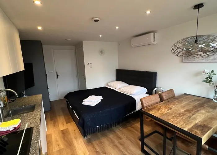 Stylish In The Heart Of Center Apartman Breda