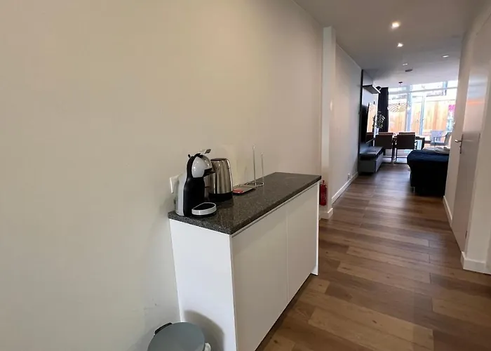 Stylish In The Heart Of Center דירה