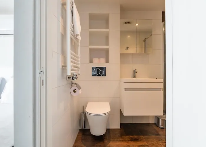 Stylish In The Heart Of Center Apartment *