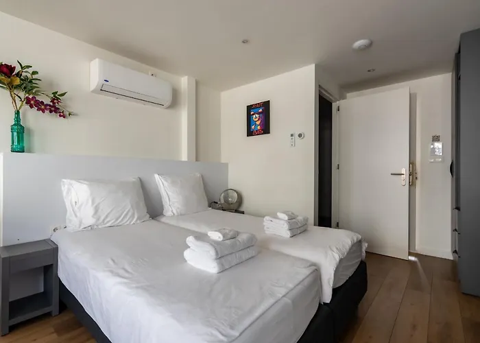 Stylish In The Heart Of Center Bréda