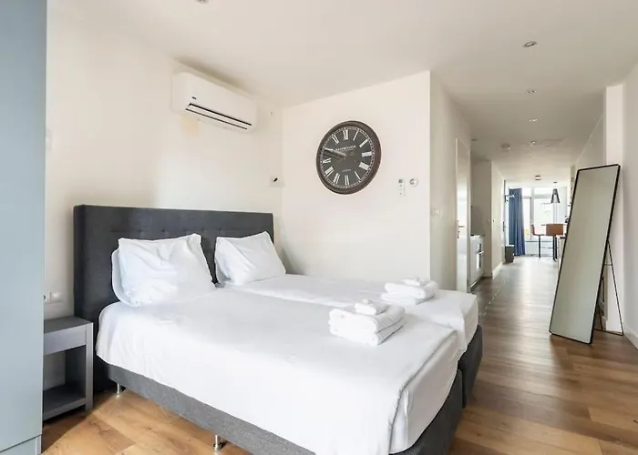 Stylish In The Heart Of Center Apartment