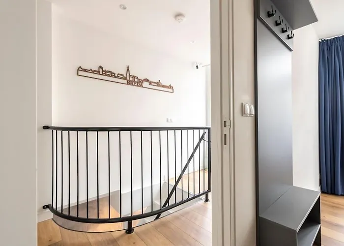 Stylish In The Heart Of Center *