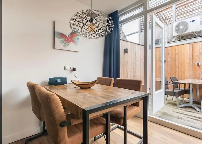 Stylish In The Heart Of Center Appartement