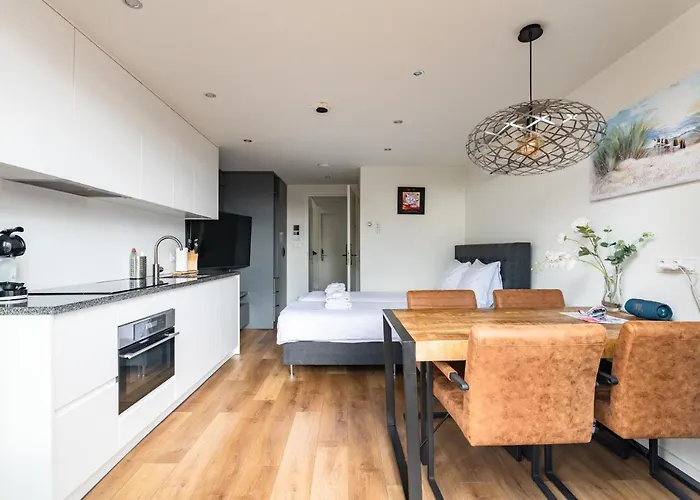 Stylish In The Heart Of Center *