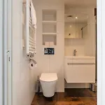 Stylish In The Heart Of Center Apartment *