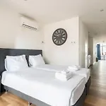 Stylish In The Heart Of Center Apartment